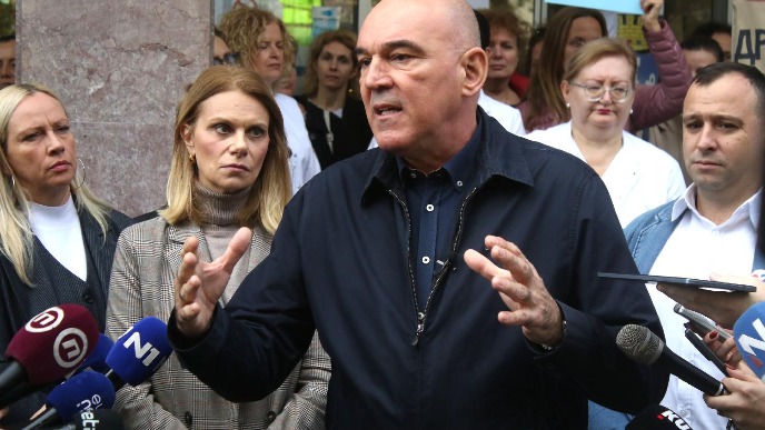 Šapić da plati sat na Trgu